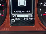 たとえばダイハツのお店にある、たくさんのスマアシ搭載車は、正常に作動する事をしっかり確認します。