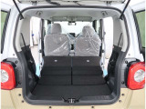 【トランクルーム】荷室の広さも十分です!シートアレンジでシートを畳めば長い荷物だって積めますね。シートアレンジの操作方法など、お気軽にご相談下さい。