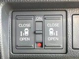 【両側パワースライドドア】スマートキーや運転席のスイッチで後席両側スライドドアの開閉が可能♪電動だから力を入れてドアを開ける必要が無く、小さなお子様でも簡単に開け閉めでき快適です♪