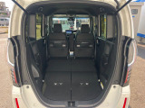 普段のお買い物や通勤、送迎等に十分な荷室スペースを確保しております。セカンドシートを倒すと、大きな荷物の積載も可能です♪
