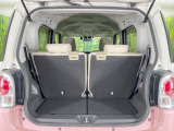 普段のお買い物や通勤、送迎等に十分な荷室スペースを確保しております。セカンドシートを倒すと、大きな荷物の積載も可能です♪