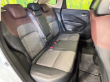 後部座席も気になるようなキズ・汚れやへたり等、大きなダメージはなく、良好な状態です。