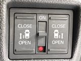 【両側パワースライドドア】スマートキーや運転席のスイッチで後席両側スライドドアの開閉が可能♪電動だから力を入れてドアを開ける必要が無く、小さなお子様でも簡単に開け閉めでき快適です♪