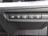 ブレーキペダルを踏み続けなくていい。オートブレーキホールド!ブレーキを踏んで停車した際、自動的にブレーキ力を保持します。ブレーキ力が保持されている時アクセルペダルを踏むと自動的にブレーキ解除されて発進