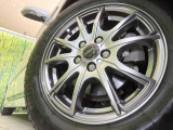 【15インチアルミホイール】外観にマッチしたアルミホイールを装着しております。各種アルミホイールや、スタッドレスタイヤも取扱いしております。是非ご相談ください♪