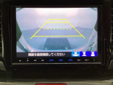 バックでの車庫入れも安心です! リアカメラが付いているバックモニター付のナビを装備しております。操作線もついており距離感も画面から確認できます。