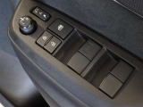 電動格納式ドアミラー・パワーウインドウを装備しています。