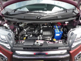 【エンジンルーム】 ターボエンジン搭載で、合流や坂道でも力強い走りを見せてくれます