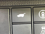 【パワーバックドア】スマートキーや運転席のボタンを押すだけでリアゲートが自動で開閉します!荷物を持っている時や、高い位置にあるバックドアを閉める際に便利な機能です♪