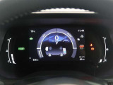 とっても見やすいメーターです。夜間時はラグジュアリーな気分にさせてくれる照明が魅力ですので、夜のドライブも楽しみになりますよ♪