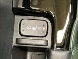 運転席/助手席シートヒーターで寒い日もすぐに温かくなり快適に過ごせます。2段階の温度調整が可能です