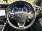 インテリアに合わせたデザインのステアリングは、運転される方のことも考え、運転しやすい形状、大きさです。是非一度、実際に触ってお確かめください。