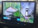 【マルチビューカメラシステム】専用のカメラにより、上から見下ろしたような視点で360度クルマの周囲を確認することができます☆死角部分も確認しやすく、狭い場所での切り返しや駐車もスムーズに行えます。