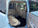 後席は左右独立前後シートスライド機能付きです☆