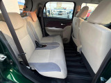 後部座席も気になるようなキズ・汚れやへたり等、大きなダメージはなく、良好な状態です。