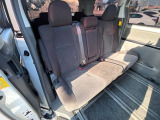 後部座席も気になるようなキズ・汚れやへたり等、大きなダメージはなく、良好な状態です。