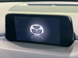 【マツダコネクトナビ】車内の雰囲気にマッチした一体型タイプのナビ。各種車輌設定やBluetooth再生等、様々な機能が楽しめます。直感的なダイヤル操作が可能で、使い勝手も良好です。