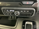 オートエアコンで、毎日のドライブを快適に。温度、風量を自動で調整し、理想的な車内環境を提供します。