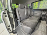 後部座席も気になるようなキズ・汚れやへたり等、大きなダメージはなく、良好な状態です。