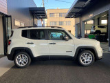 【ホイールアーチ】台形ホイールアーチはJeep伝統のデザインです。採用している理由は諸説ありますが、オフロードを走行する際にタイヤとボディが干渉しあわないよう配慮した作りにするためとなります。