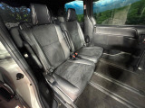 後部座席も気になるようなキズ・汚れやへたり等、大きなダメージはなく、良好な状態です。