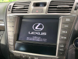 【メーカー純正ナビ】インテリアに溶け込むスタイリッシュな「専用設計」メーカーナビを装備♪視認性や操作性など基本性能にも優れ、より上質なカーライフをお楽しみいただけます。