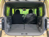 普段のお買い物や通勤、送迎等に十分な荷室スペースを確保しております。セカンドシートを倒すと、大きな荷物の積載も可能です♪
