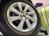 【純正15インチアルミホイール】外観にマッチした純正アルミホイールを装着しております。各種社外アルミホイールや、スタッドレスタイヤも取扱いしております。是非ご相談ください♪