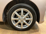 純正14インチアルミホイールを装備しています★デザインも人気のアルミホイールですよ★