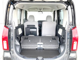 普段のお買い物や通勤、送迎等に十分な荷室スペースを確保しております。セカンドシートを倒すと、大きな荷物の積載も可能です♪