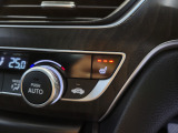 シートヒーター装備付き車!!座席に埋め込まれた電熱線によりシートを暖めることが出来る装備で、温められたシートは、寒い冬には最適です!!
