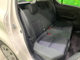 後部座席も気になるようなキズ・汚れやへたり等、大きなダメージはなく、良好な状態です。
