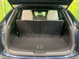普段のお買い物や通勤、送迎等に十分な荷室スペースを確保しております。サードシートを倒すと、大きな荷物の積載も可能です♪