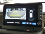 ●便利な装備『リアカメラ』 バックする際に後方映像をナビ画面で確認できますので、車庫入れが苦手な方も安心できますね♪♪ 写真をご覧ください。後方の映像がハッキリ確認できますよ〜