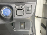 【電動格納ミラー】サイドミラーは電動格納式となっており、狭い駐車場でもキズがつくリスクを抑えられます。