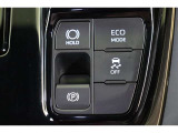 ECOモードはエアコンの利きなどを抑え、低燃費で走れるようサポートします。アクセル操作に対するレスポンスがゆるくなり、急発進や加速はしづらくなります。走行状況に応じてボタンで切替えることが出来ます。