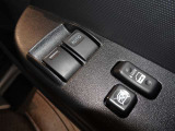 運転席と助手席のみパワーウィンドウを装備しています。
