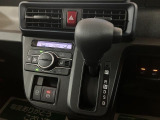 シフトレバーは扱いやすいインパネシフトです!オートエアコンも装備ですよ♪