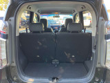 4人乗っても荷室は十分です。