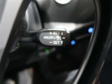 高速道路などで一定速度のクルージングに便利なクルーズコントロール。