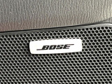 【BOSEサウンドシステム】メーカーオプションの高品位サウンドシステムを搭載。専用のチューニングが施された大小様々なスピーカーから良質なサウンドが奏でられ、臨場感あふれる音響空間を演出します。