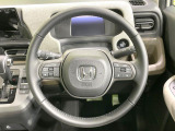 【純正革巻きステアリング】上質な革を使用することで、手にしっかり馴染みとても運転しやすいハンドルです♪