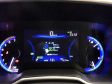 とっても見やすいメーターです。夜間時はラグジュアリーな気分にさせてくれる照明が魅力ですので、夜のドライブも楽しみになりますよ♪