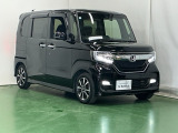 狭い駐車場でも、スライドドアならチャイルドシートへのお子さまの乗降や荷物の積載もスムーズ。とても便利な【助手席側。電動スライドドア】ドアハンドを少し引くだけでリアドアが自動開閉します。