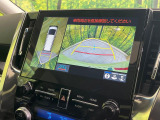 【パノラミックビューモニター】専用のカメラにより、上から見下ろしたような視点で360度クルマの周囲を確認することができます☆死角部分も確認しやすく、狭い場所での切り返しや駐車もスムーズに行えます。