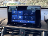 HondaCONNECT対応の便利なナビディスプレー。お持ちのスマートフォンと連携して、ナビやBluetoothでの音楽再生が可能です。デザインはもちろん、操作性も良好です。