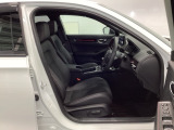 シートはフィット性も良く、楽な運転姿勢を保てます。