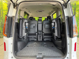 普段のお買い物や通勤、送迎等に十分な荷室スペースを確保しております。セカンドシートを倒すと、大きな荷物の積載も可能です♪
