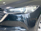 【LEDヘッドライト】悪天候や夜間走行時も良好な視界を確保し安心して運転できる高輝度LEDヘッドライトを装備!点灯速度が早く、消費電力も抑えられています。