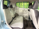 後部座席も気になるようなキズ・汚れやへたり等、大きなダメージはなく、良好な状態です。